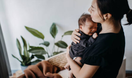 https://media.gettyimages.com/id/1466601347/photo/a-loving-young-asian-mother-carrying-her-newborn-baby-girl-in-arms-consoling-and-comforting.jpg?s=612x612&w=0&k=20&c=bVWCgUDj5UwNEFHJ2RjBXm6V077FsUoSjxv3HESEs8g=