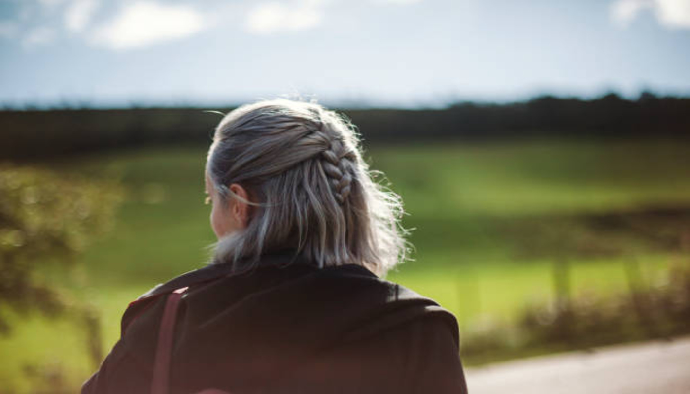 https://media.gettyimages.com/id/1151987693/photo/woman-looking-away.jpg?s=612x612&w=0&k=20&c=gZPH1IIzwdaOrVTcq45VDgiVDhVrR6YELJLccpMLLsg=