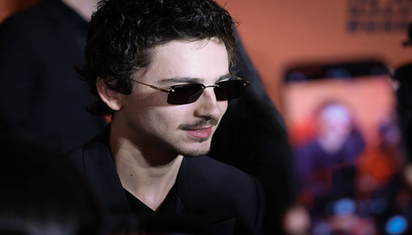 https://media.gettyimages.com/id/2265767618/photo/beijing-china-american-and-french-actor-timothee-chalamet-attends-the-premiere-of-film-marty.jpg?s=612x612&w=0&k=20&c=b7YB5XCP8KvNPQap4ZlnHKuGitWNdyo9M7MF_-OE_JY=
