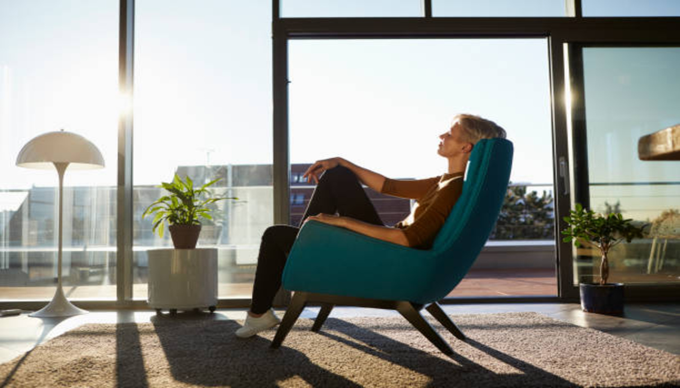 https://media.gettyimages.com/id/1138997479/photo/woman-sitting-in-armchair-in-sunlight-with-closed-eyes.jpg?s=612x612&w=0&k=20&c=l1jeXSQs8v1M-lyRpgUznTLK6TrkfzNow2BaLGKsxAs=