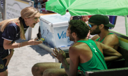 https://media.gettyimages.com/id/1156275218/photo/milan-italy-a-referee-discusses-with-a-couple-of-athletes-during-a-match-of-the-first-stage.jpg?s=612x612&w=0&k=20&c=Z3aLNCRuDRfCEeEl0rqlza3eSw-Ou_8I_CqmU5dybPk=