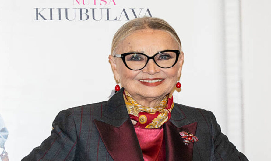 How Aging Actresses Are Resisting Hollywood Youth Culture