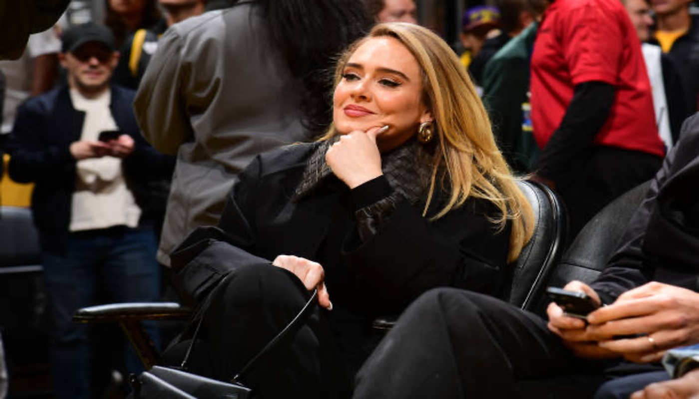 https://media.gettyimages.com/id/2198277578/photo/los-angeles-ca-adele-attends-a-game-between-the-utah-jazz-and-los-angeles-lakers-on-february.jpg?s=612x612&w=0&k=20&c=SL0tcA8l4CykgswCeyJJWL0Mp1iVdV1zTIeU3Asnt7k=