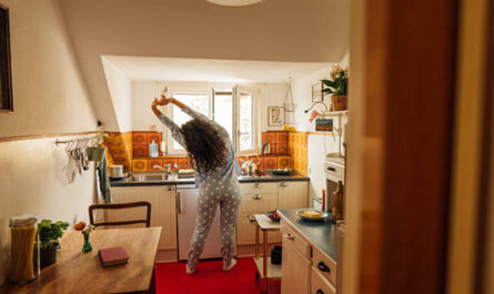 https://media.gettyimages.com/id/2247263426/photo/woman-in-polka-dot-pajamas-stretches-in-kitchen-in-morning.jpg?s=612x612&w=0&k=20&c=8mfVrFB6IQL5fiDS9c0qO8BERvOdkgRJ_Sz-e0tDPi0=