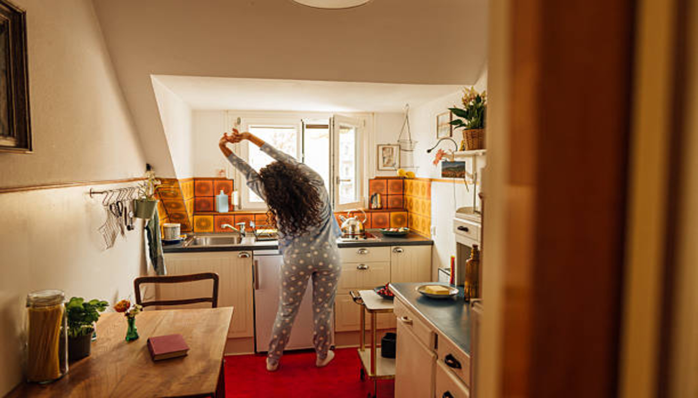 https://media.gettyimages.com/id/2247263426/photo/woman-in-polka-dot-pajamas-stretches-in-kitchen-in-morning.jpg?s=612x612&w=0&k=20&c=8mfVrFB6IQL5fiDS9c0qO8BERvOdkgRJ_Sz-e0tDPi0=