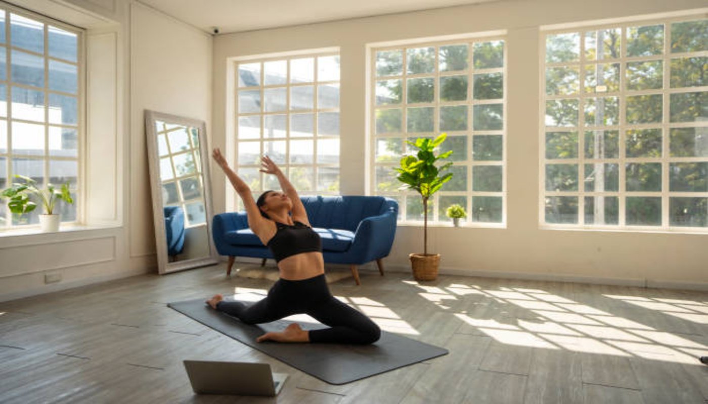 https://media.gettyimages.com/id/1294443942/photo/full-length-shot-of-an-attractive-young-woman-multitasking-and-using-a-laptop-while.jpg?s=612x612&w=0&k=20&c=sD0Mh2HP47x7fFmKEaMuhUq94ffU7scuSQtn-DMtao4=ok