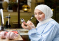 https://media.gettyimages.com/id/1319669752/photo/female-influencer-applying-beauty-product-while-vlogging-at-sidewalk-cafe.jpg?s=612x612&w=0&k=20&c=IU6jVroPuxDWL6Q2wVq6dZlgWvZ567ZCVD7yTjA47kE=