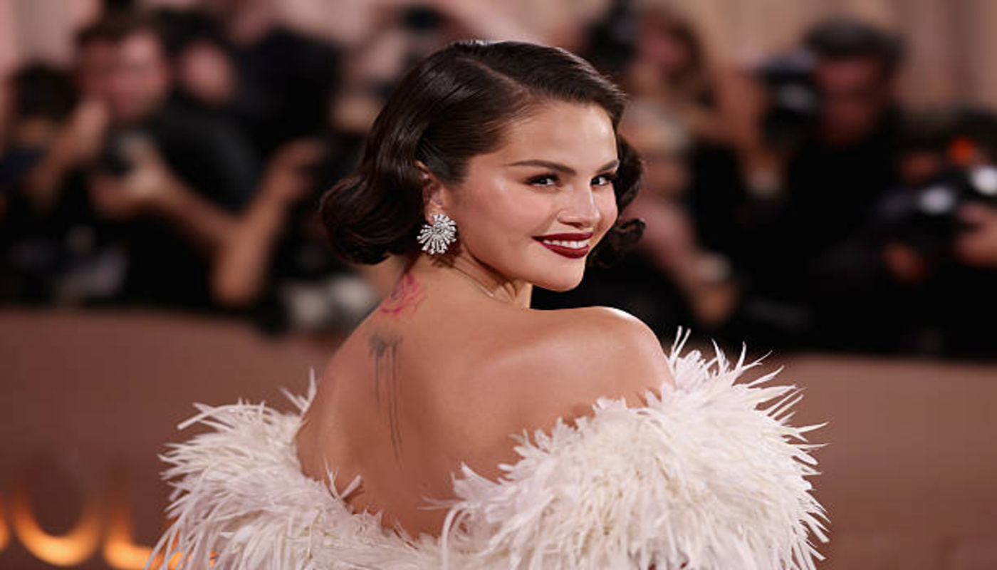 https://media.gettyimages.com/id/2255775847/photo/beverly-hills-california-selena-gomez-attends-the-83rd-annual-golden-globe-awards-at-the.jpg?s=612x612&w=0&k=20&c=aT77XfjFe51CKavGoQTb45QdU1qpwqOEsB15xIcV_po=