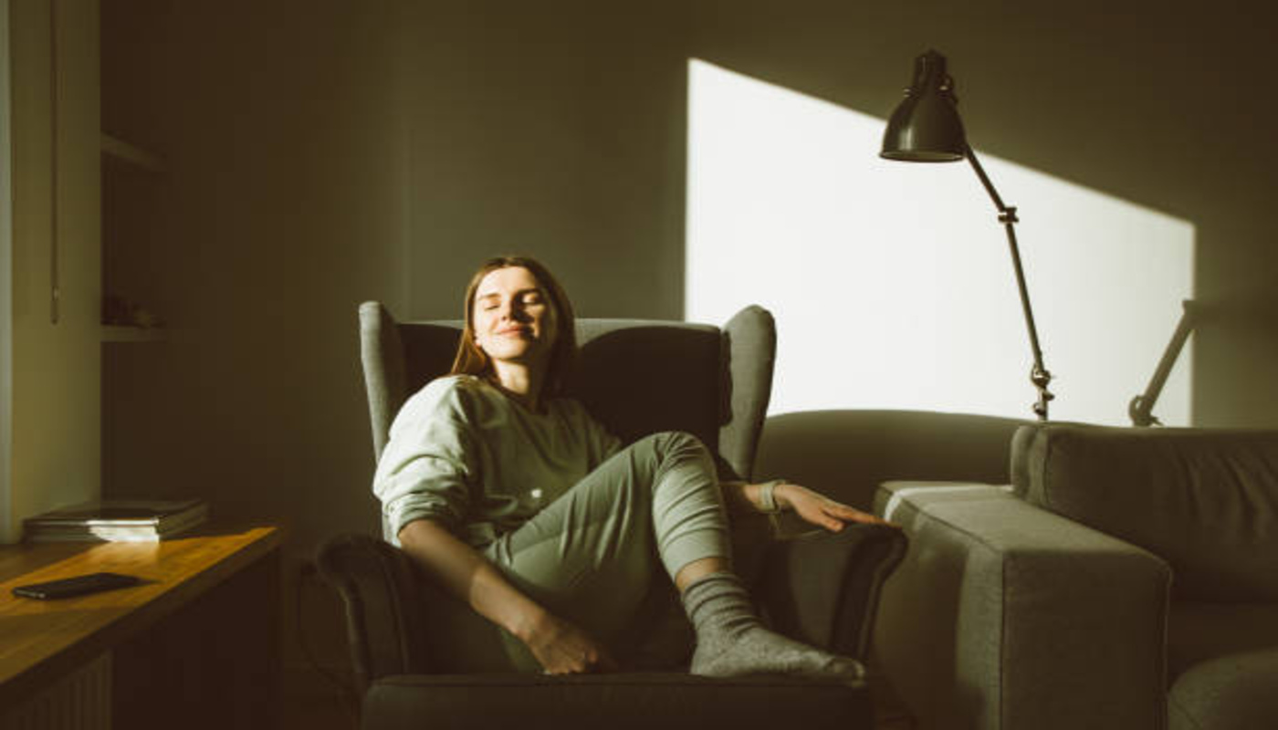 https://media.gettyimages.com/id/2196235480/photo/woman-relaxing-in-a-cozy-sunlit-living-room.jpg?s=612x612&w=0&k=20&c=p6E53KgRtvN6WsRoRWSaZIO525XQaybjGbKq8Sg3gSA=