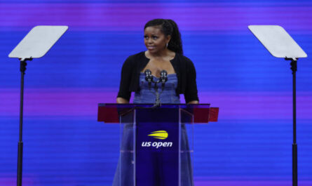 https://media.gettyimages.com/id/1645530470/photo/new-york-new-york-former-first-lady-of-the-united-states-michelle-obama-speaks-during-a.jpg?s=612x612&w=0&k=20&c=ezVhTrMBKoX13t_mkkq_YbBHRcd2pTvTJ40Szael7RQ=