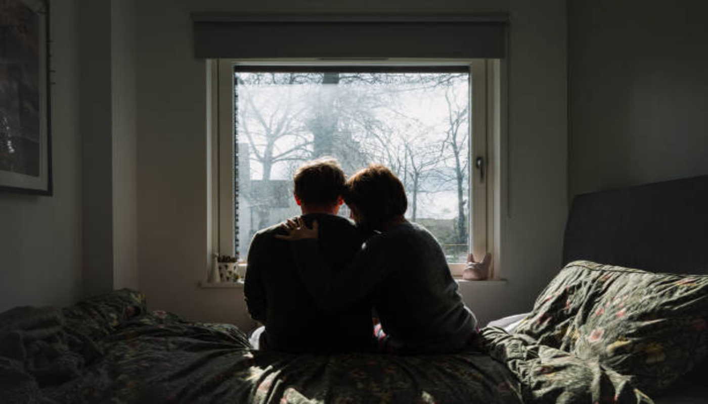 https://media.gettyimages.com/id/2205094626/photo/powerful-rear-view-shot-of-a-mature-couple-sitting-on-their-bed-as-the-morning-sun-streams-in.jpg?s=612x612&w=0&k=20&c=lPpxT_q7PGVQvO3G3GnavFA6BFBXGOOmzM79j7c7wWM=