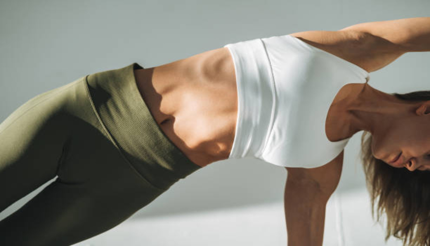 https://media.gettyimages.com/id/2189126117/photo/young-slim-woman-in-sportswear-in-modern-studio-fitness-girl-with-beautiful-abdominal-muscles.jpg?s=612x612&w=0&k=20&c=cM3HcLhwPsUjGt4drj9ZAgIw0_EwJMNaQpNTZOiiiQc=