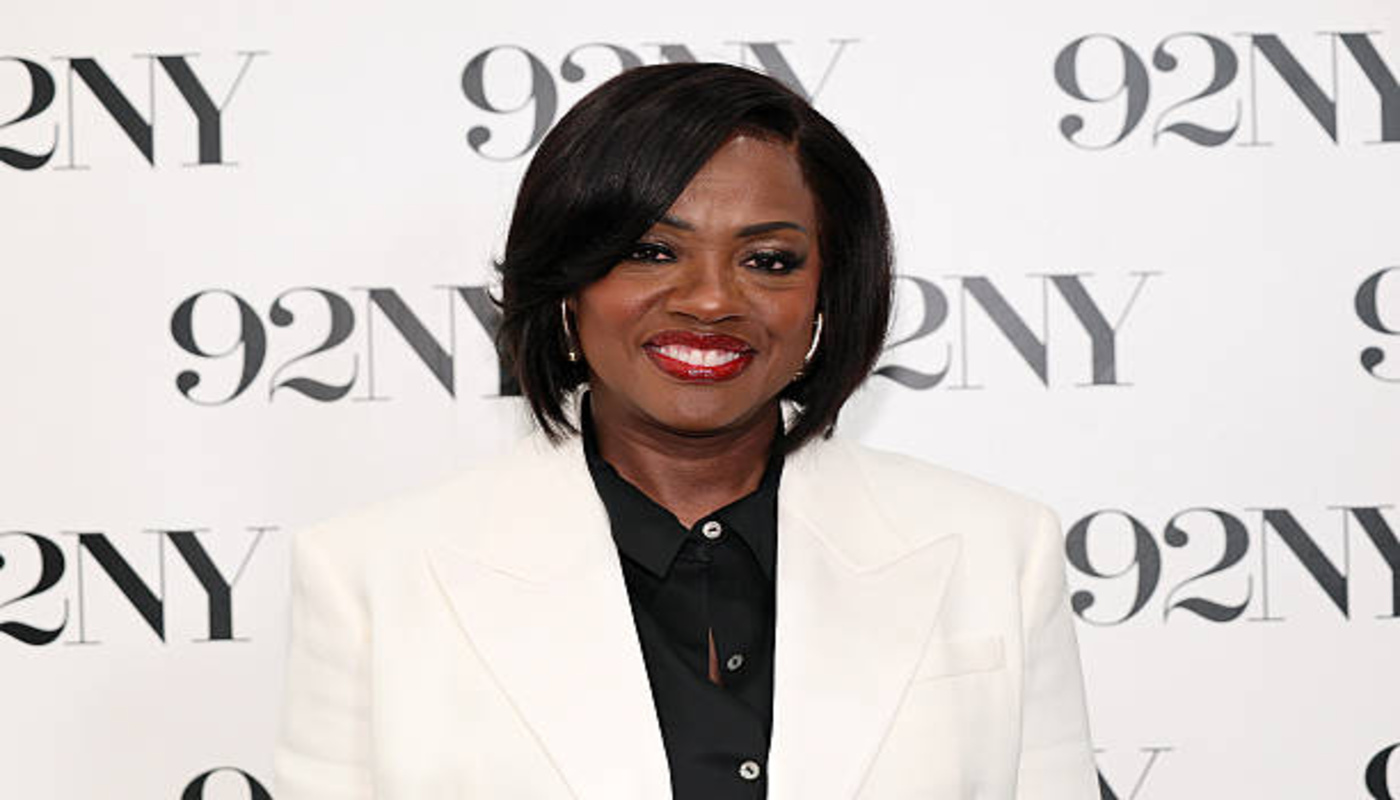 https://media.gettyimages.com/id/2265682236/photo/new-york-new-york-viola-davis-attends-viola-davis-and-james-patterson-in-conversation-with.jpg?s=612x612&w=0&k=20&c=DVErMf8w0kgx3PcsRnjDFTkNlfMOIZufFYmW0zegkBc=