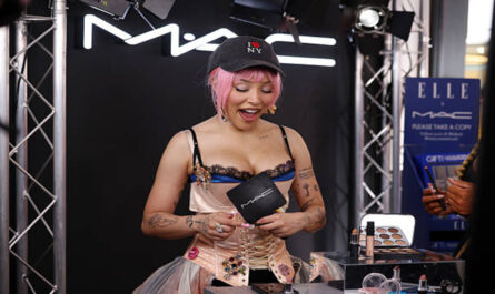 https://media.gettyimages.com/id/2278651797/photo/london-england-ahead-of-her-london-show-at-the-o2-doja-cat-is-celebrating-the-lip-kit-launch.jpg?s=612x612&w=0&k=20&c=oc34A06c9abDPQoM-bMju3mSgNAyZFE93di9RQpeO6I=