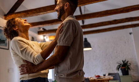 https://media.gettyimages.com/id/2239907588/photo/joyful-couple-dancing-and-laughing-together-in-a-cozy-home-interior.jpg?s=612x612&w=0&k=20&c=MmhUxWpcMW3QD13gGk7GpRkssydp_qaVXLmatGqr-AY=