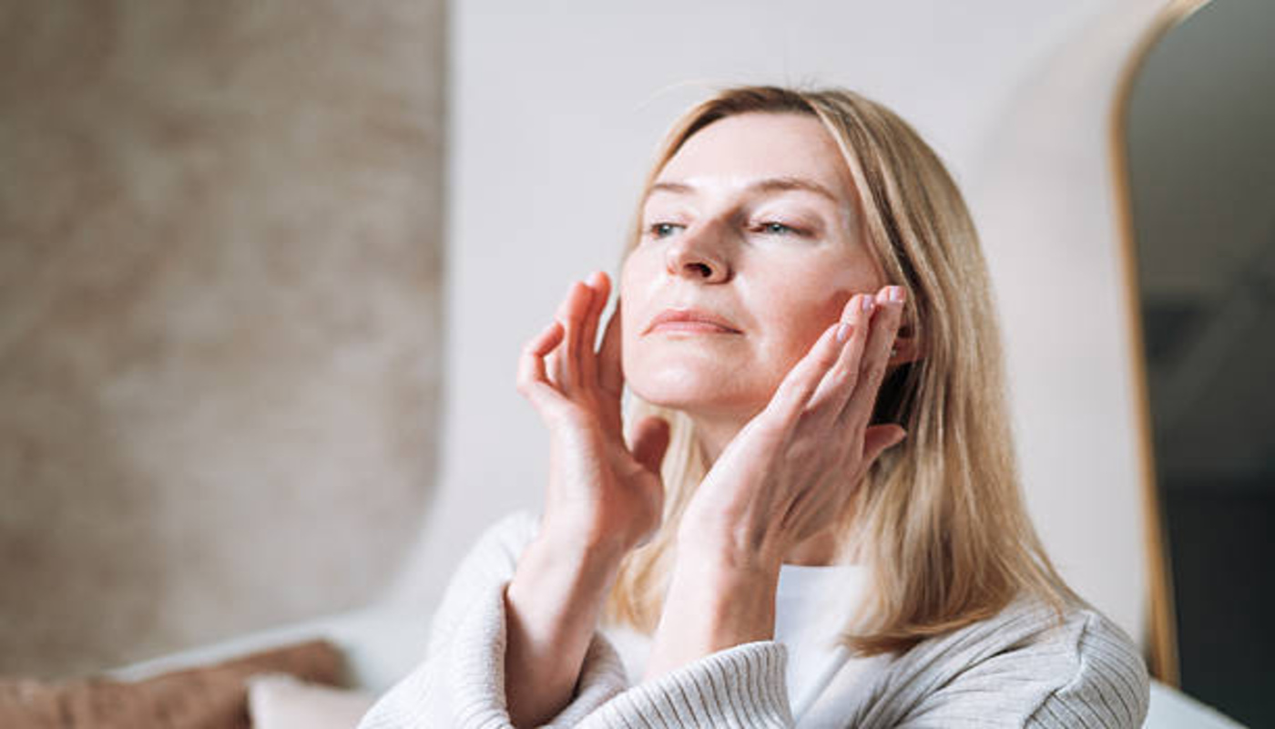 https://media.gettyimages.com/id/2240232425/photo/adult-woman-performing-anti-aging-facial-massage-at-home.jpg?s=612x612&w=0&k=20&c=OnunyTo5YXHdSSb2EQITBEmp7ybqDF4kiCr7X107W-U=
