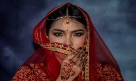 https://media.gettyimages.com/id/1190103978/photo/close-up-traditional-indian-woman-beauty-face-and-eyes-with-perfect-make-up.jpg?s=612x612&w=0&k=20&c=b9x8JlHBIzsMskikynlVfSRL9DO5eACWXm3Aspk4zmw=