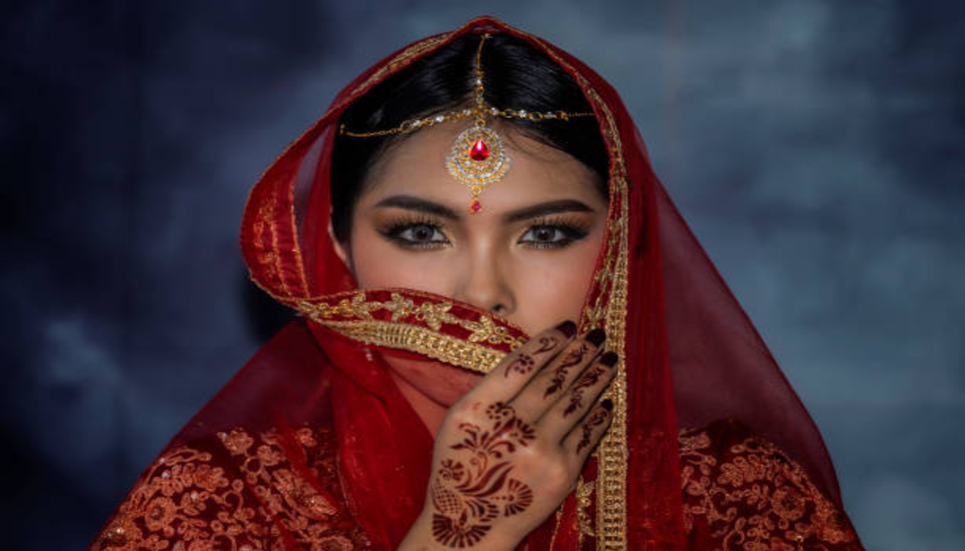 https://media.gettyimages.com/id/1190103978/photo/close-up-traditional-indian-woman-beauty-face-and-eyes-with-perfect-make-up.jpg?s=612x612&w=0&k=20&c=b9x8JlHBIzsMskikynlVfSRL9DO5eACWXm3Aspk4zmw=