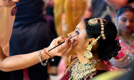 https://media.gettyimages.com/id/2268626091/photo/new-delhi-india-a-bride-getting-ready-during-mass-wedding-organised-by-ladli-foundation-in.jpg?s=612x612&w=0&k=20&c=O-7LuGamE8HfQ3AYnMLQXmkkLs9HgBzPXtzuXXGNk3M=lo