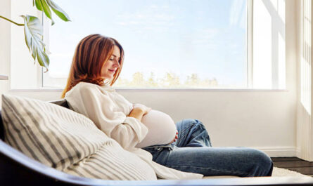 https://media.gettyimages.com/id/2238016743/photo/pregnant-woman-relaxing-on-sofa-near-window-at-home.jpg?s=612x612&w=0&k=20&c=CBhQXq1ah8fjxSRvqWsWl0ZSNop0FvHXDsSg2RgZo9A=