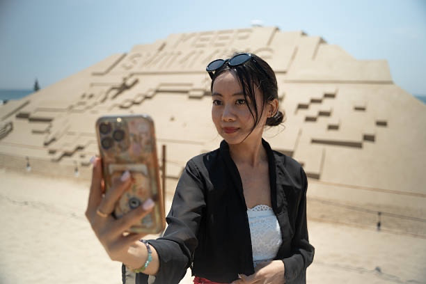 Why Travel Influencers Rarely Show Body Realism