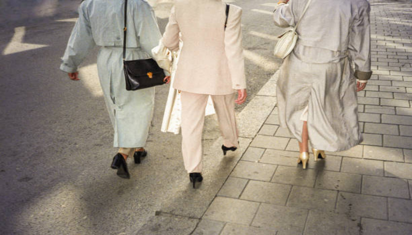https://media.gettyimages.com/id/1140186883/photo/three-women-on-their-way-to-a-party.jpg?s=612x612&w=0&k=20&c=tAUpxsOlJFPgfIq_FAXa1H7jNCwzP3_2TKFEukzoCxo=