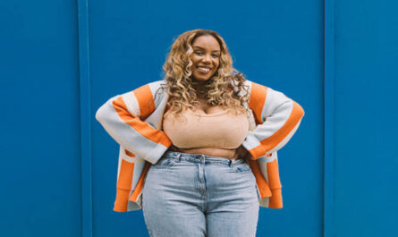 https://media.gettyimages.com/id/2225564114/photo/confident-casual-bold-portrait-with-blue-wall.jpg?s=612x612&w=0&k=20&c=PUZW815J16oIWNFMSwyZxwyu5k_i5HdMP6g_nTo2_sg=
