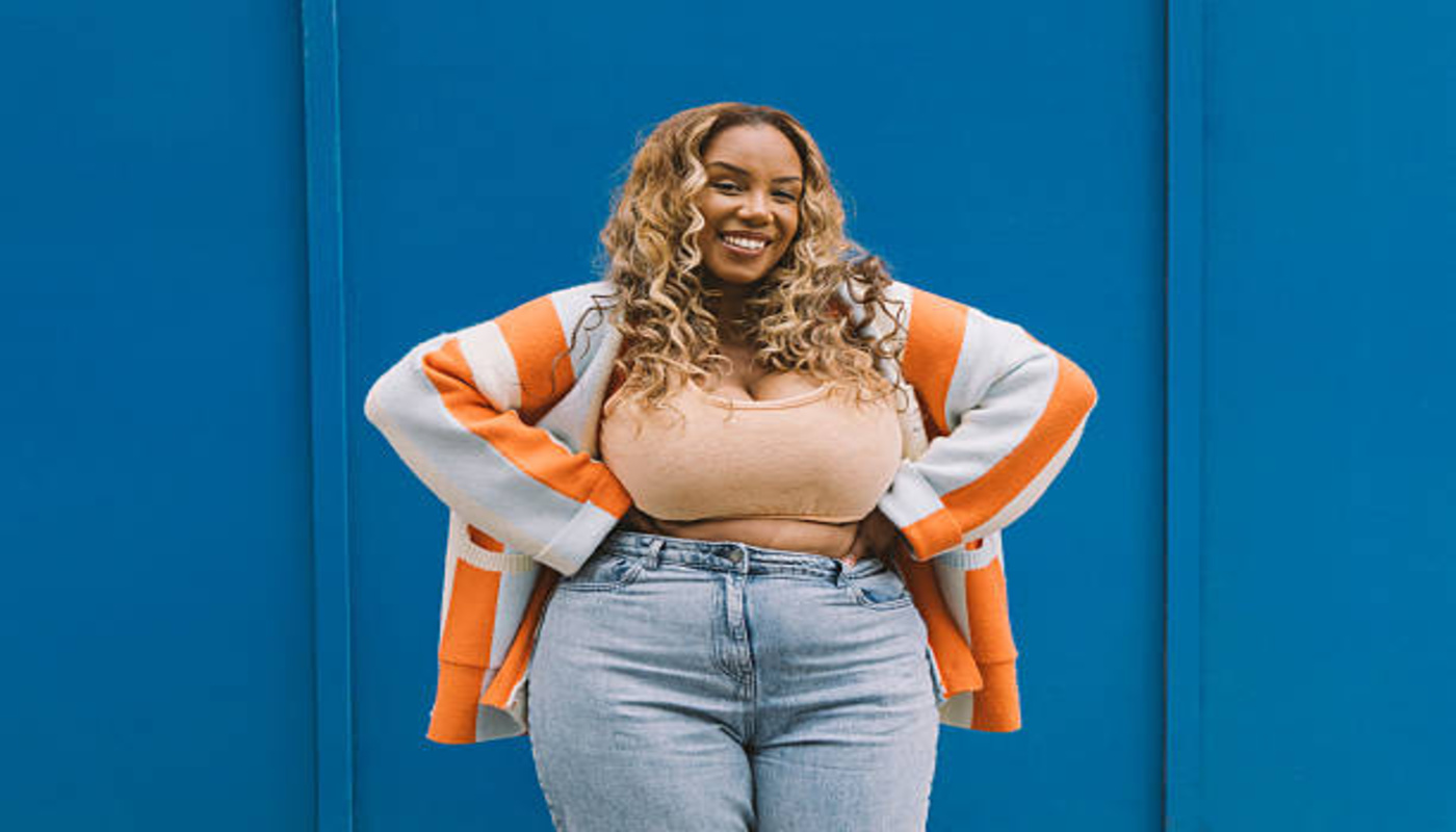 https://media.gettyimages.com/id/2225564114/photo/confident-casual-bold-portrait-with-blue-wall.jpg?s=612x612&w=0&k=20&c=PUZW815J16oIWNFMSwyZxwyu5k_i5HdMP6g_nTo2_sg=