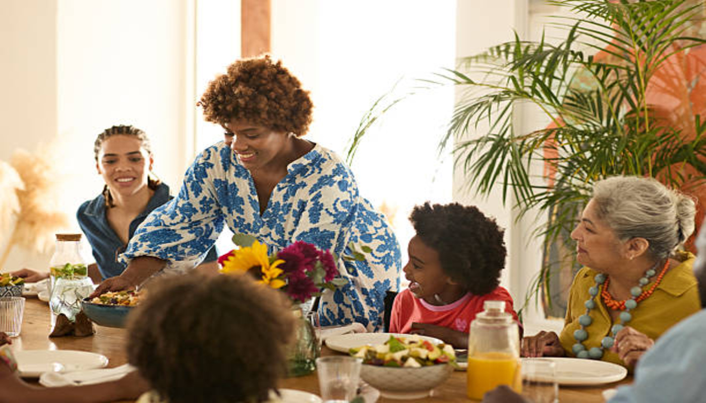 https://media.gettyimages.com/id/2226367225/photo/smiling-woman-with-curly-hair-keeping-food-bowl-on-table.jpg?s=612x612&w=0&k=20&c=Mn5Z68Ey63BlczMpedrz90xqGE0MuQyKRKBloG597oA=