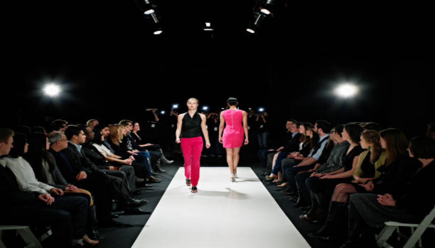 https://media.gettyimages.com/id/138488993/photo/two-models-on-catwalk-during-fashion-show.jpg?s=612x612&w=0&k=20&c=mJ3AOOB6UpOd2Zd9WQYC8hkumS9wZQcCwCfhTRRKjGI=