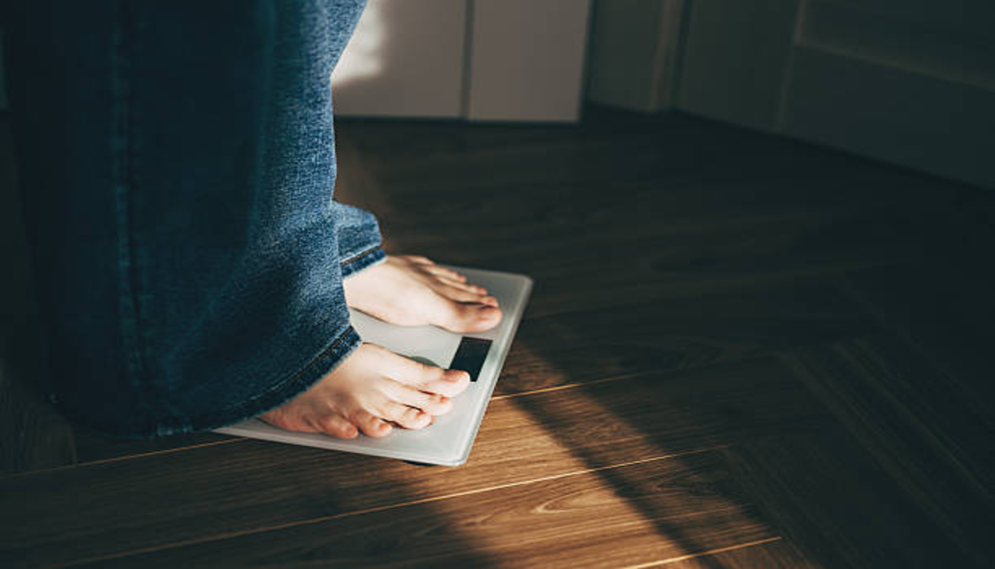 https://media.gettyimages.com/id/2260227290/photo/unrecognizable-young-indian-woman-stepping-on-scales-to-measure-her-weight-at-home-closeup-of.jpg?s=612x612&w=0&k=20&c=R3OQQJfOtIXLmsKZekkN1FELp7mZ4s7Fl5qyUkw-V9Q=