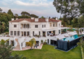 https://media.architecturaldigest.com/photos/61b121cd80cb28672bc583bc/16:9/w_2560%2Cc_limit/534BarnabyRoad199.jpg